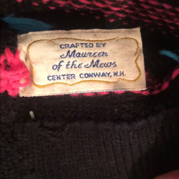 MAUREEN OF THE MEWS HANDMADE IN NEW HAMPSHIRE ,SKI HAT with bells one size, wool - Picture 4 of 8